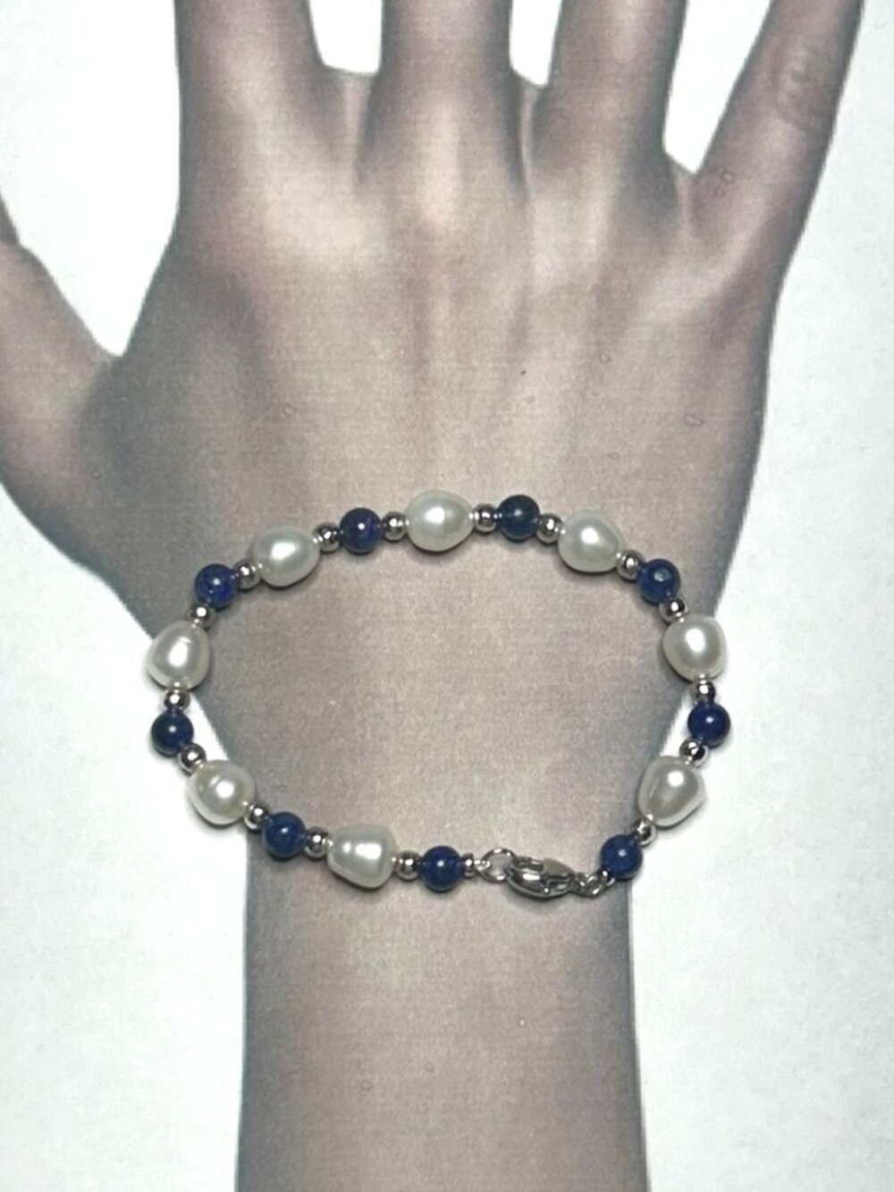 White Freshwater Pearls and Lapis Lazuli Beads silver Bracelet.